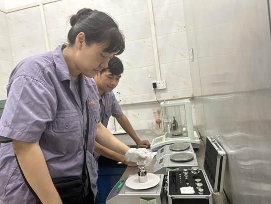 持續精準施“測” 賦能企業(yè)活力——柳州市計量所深入木材加工企業(yè)開(kāi)展計量器具檢定服務(wù)
